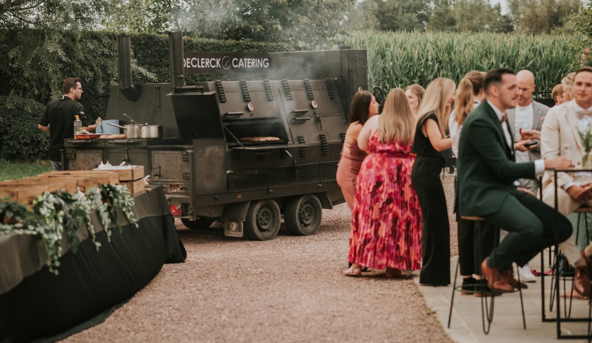 Waarom een BBQ de perfecte keuze is voor een trouwfeest